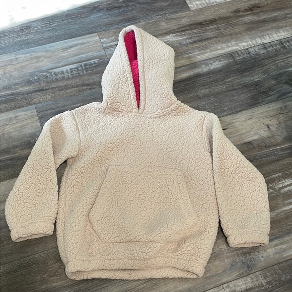 Zella Girl Oatmeal Sherpa pullover with pop of pink in the hood - Picture 1 of 5
